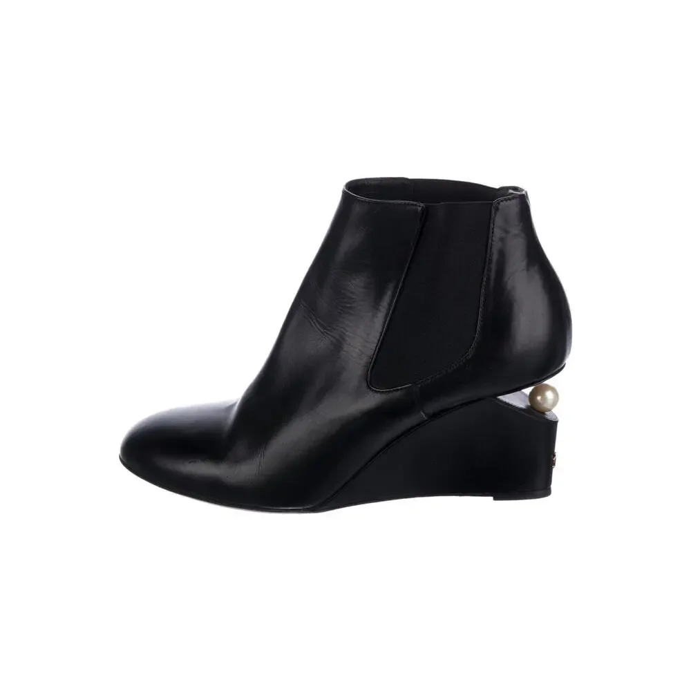 Chanel Interlocking CC Logo Black Leather Chelsea Boots 39 sz